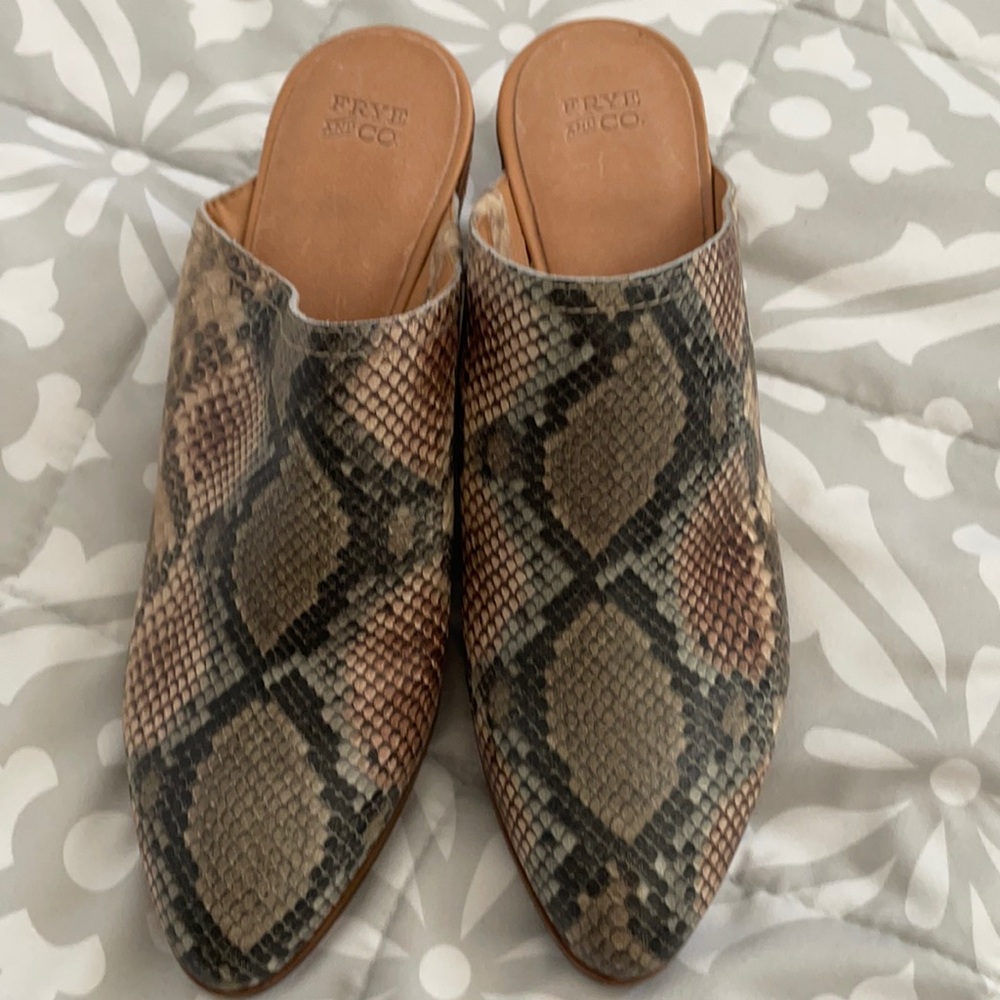 Frye mule